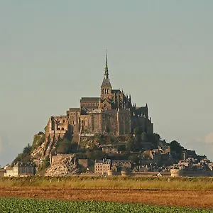 A 1,9 Km Du Mont St Michel Francia